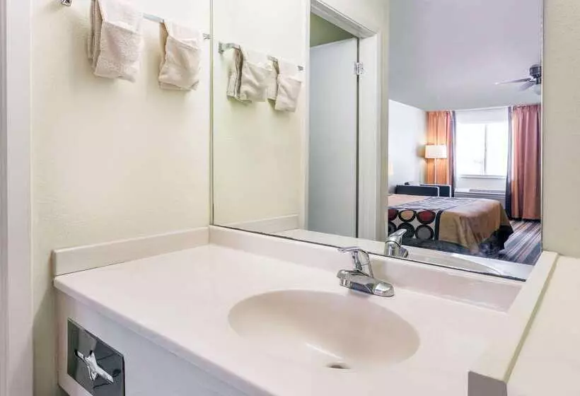 Отель Super 8 By Wyndham Brookhaven