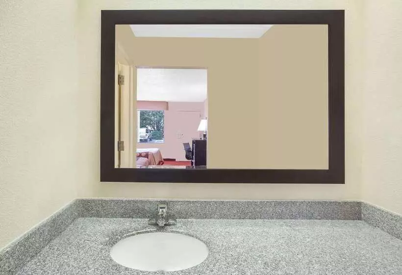 Отель Super 8 By Wyndham Bulls Gap Greeneville Area