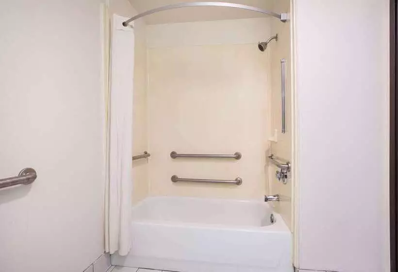 فندق Super 8 By Wyndham Garland North Dallas Area