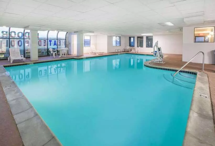 فندق Super 8 By Wyndham Garland North Dallas Area