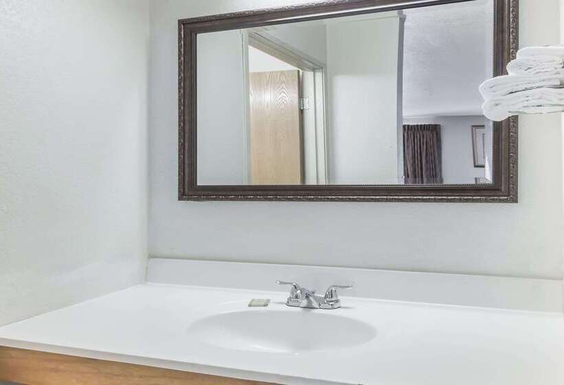 בית מלון כפרי Super 8 By Wyndham Pittsburgh/monroeville