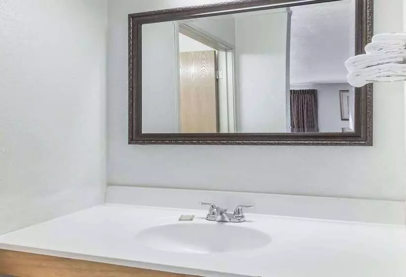 هتل Super 8 By Wyndham Pittsburgh/monroeville