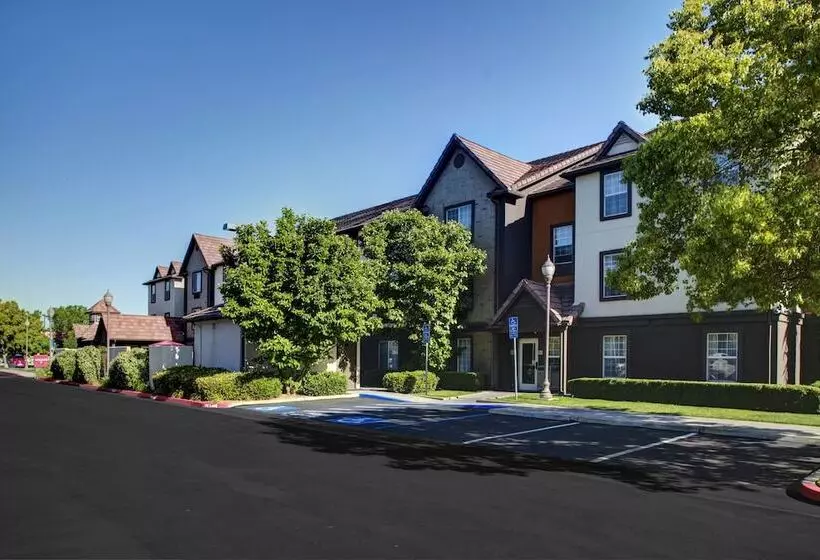 Отель Towneplace Suites Fresno