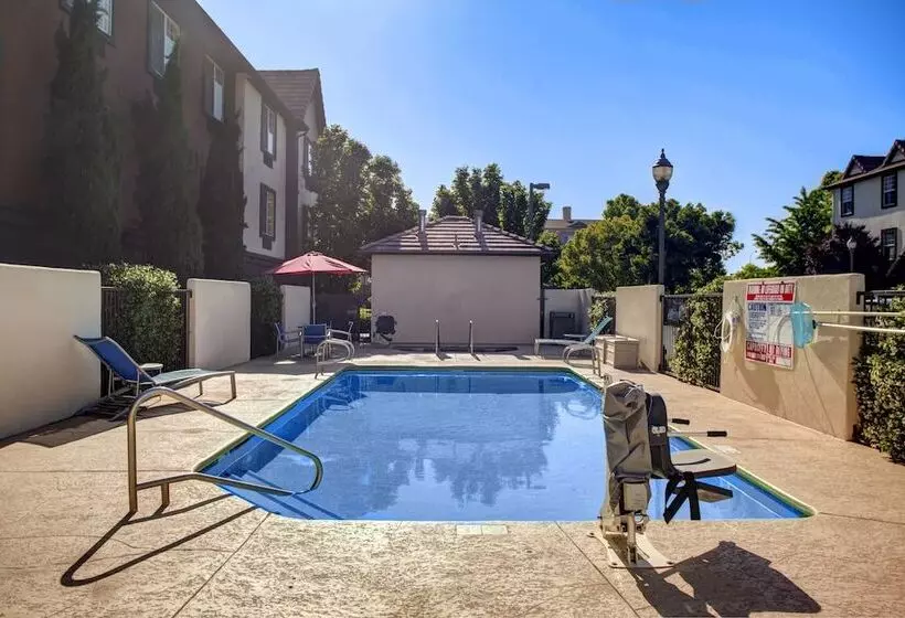 Отель Towneplace Suites Fresno