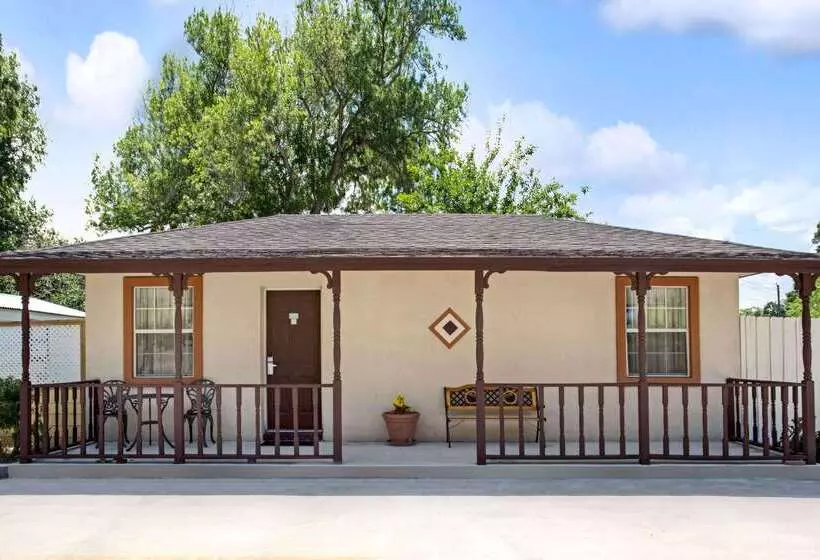 Travelodge By Wyndham Hotel & Cottages St Augustine Historic