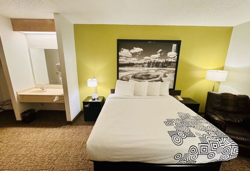 فندق على الطريق Forest City Inn