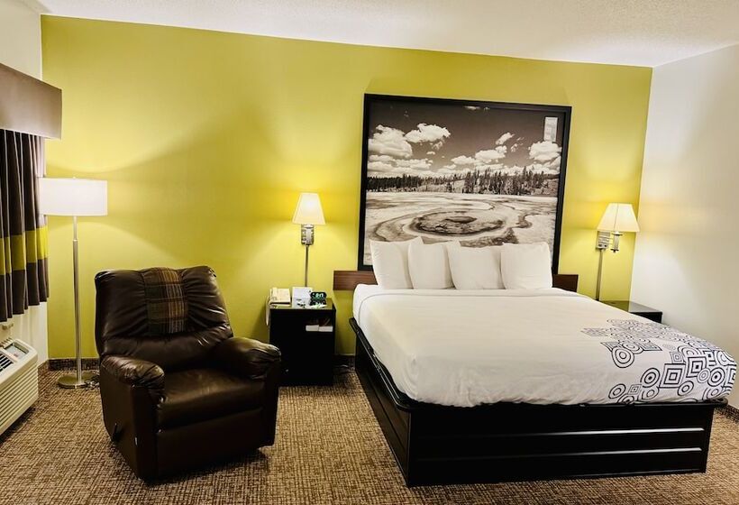 فندق على الطريق Forest City Inn