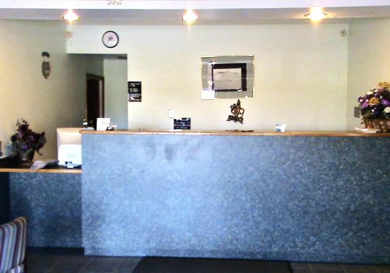 فندق على الطريق Highland Inn Peculiar