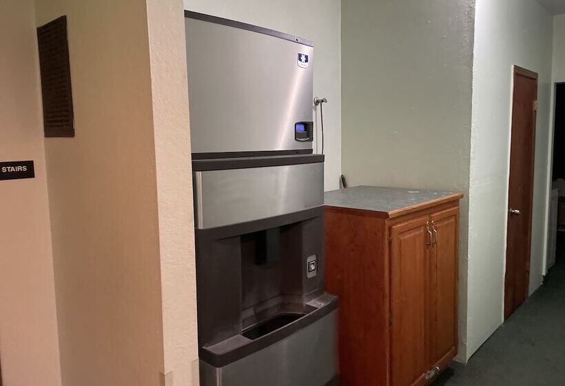 فندق على الطريق Highland Inn Peculiar