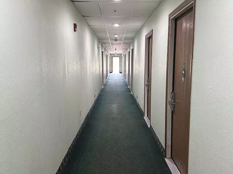 מוטל Highland Inn Peculiar