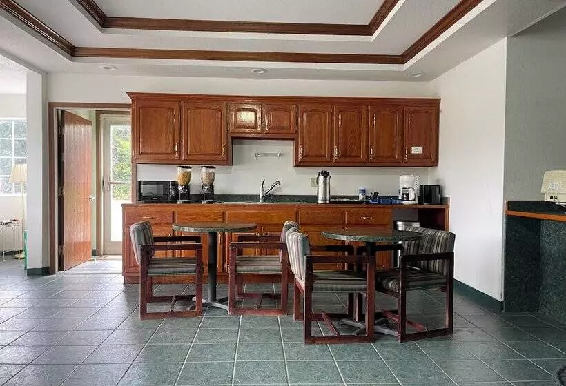 מוטל Highland Inn Peculiar