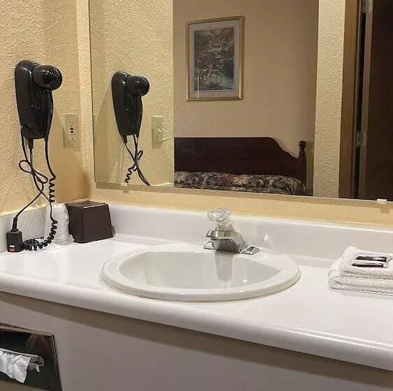 מוטל Highland Inn Peculiar