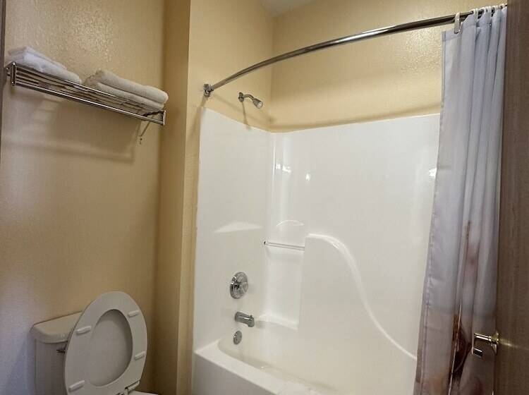 فندق على الطريق Highland Inn Peculiar