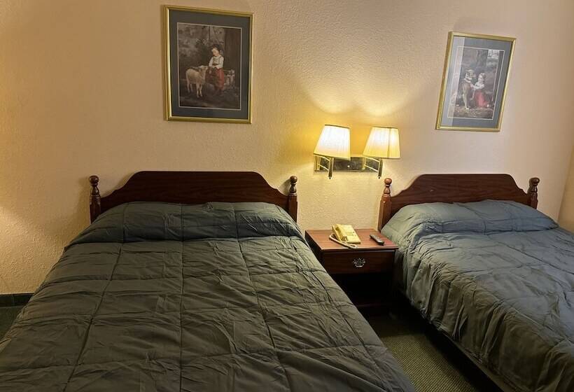 فندق على الطريق Highland Inn Peculiar