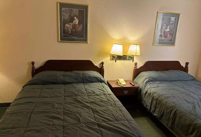 מוטל Highland Inn Peculiar