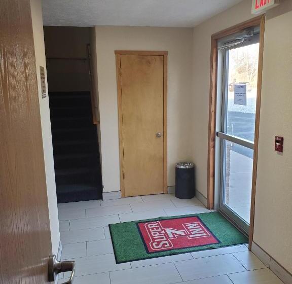 汽车旅馆 Super 7 Inn Tecumseh