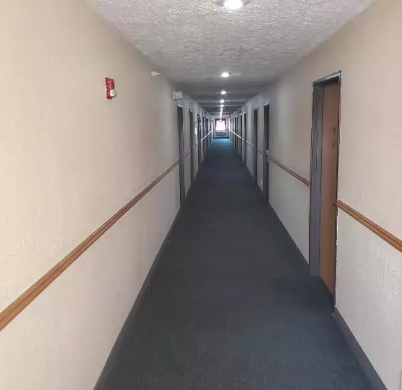 فندق على الطريق Super 7 Inn Tecumseh