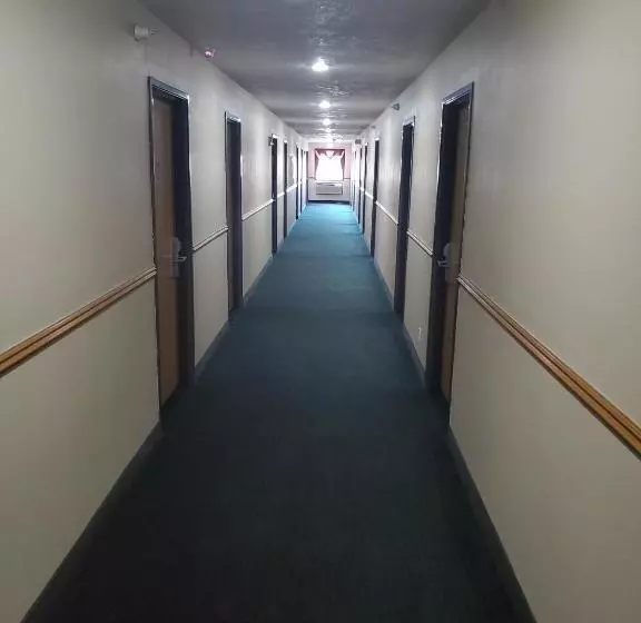 فندق على الطريق Super 7 Inn Tecumseh