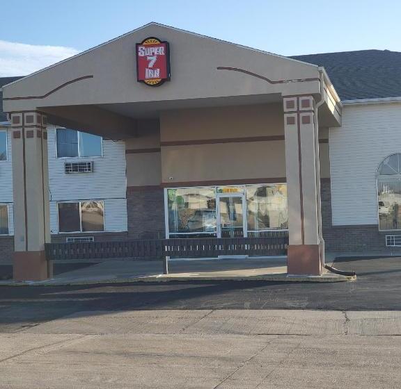 모텔 Super 7 Inn Tecumseh