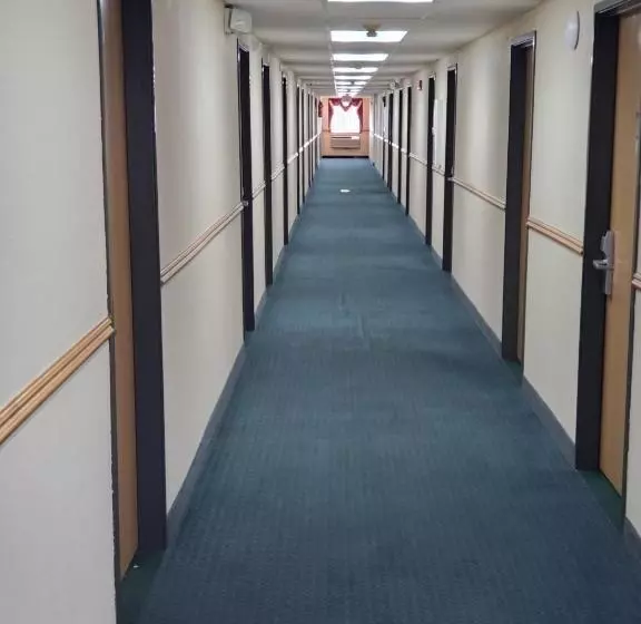 فندق على الطريق Super 7 Inn Tecumseh