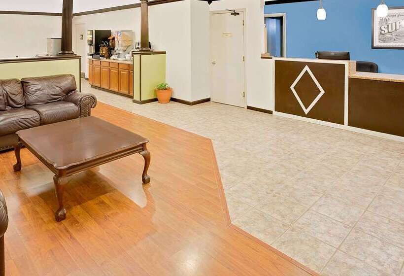 فندق على الطريق Super 8 By Wyndham Hazen