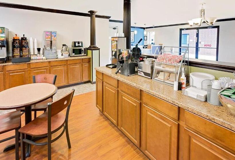 فندق على الطريق Super 8 By Wyndham Hazen