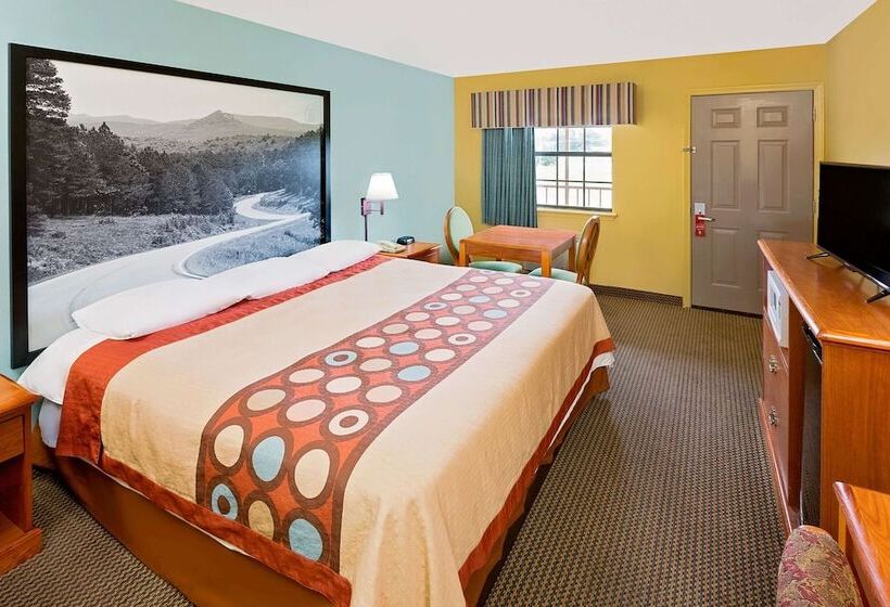 فندق على الطريق Super 8 By Wyndham Hazen