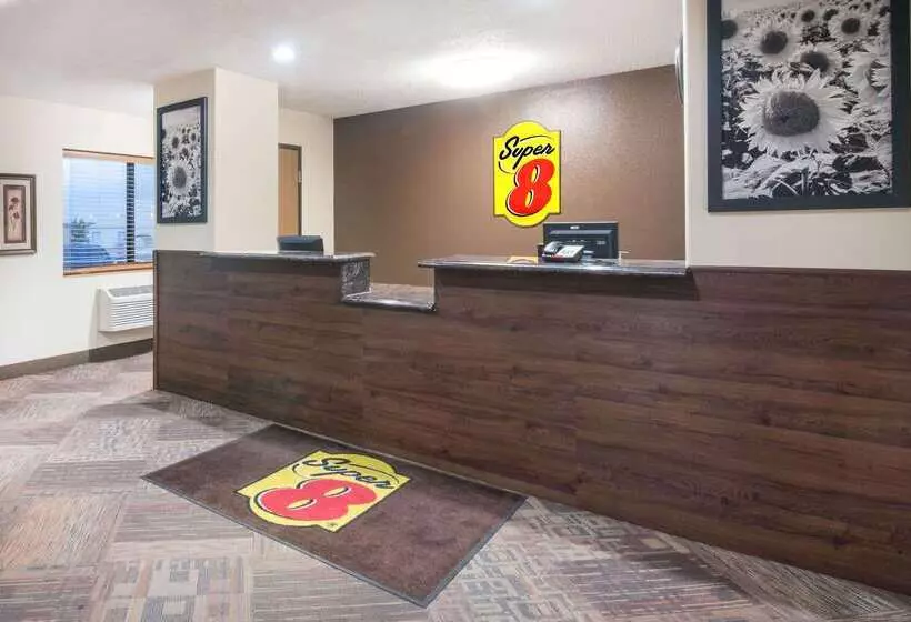 مُتل Super 8 By Wyndham Jamestown