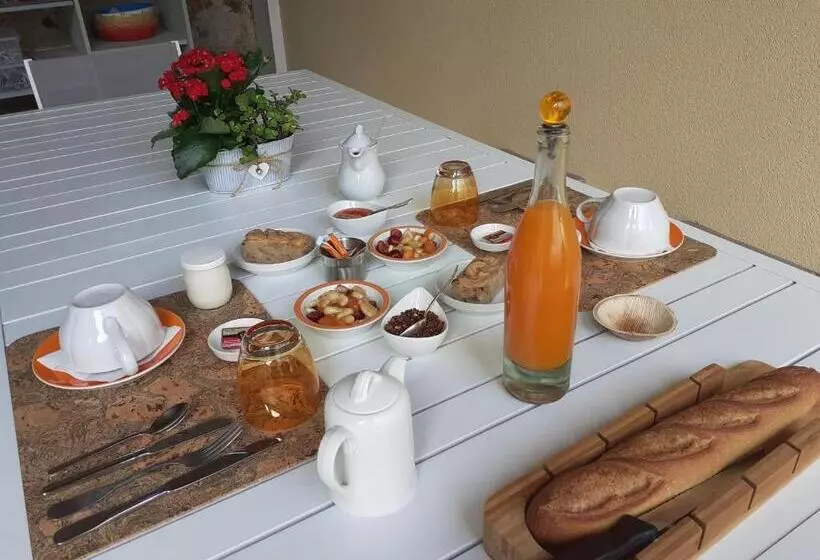 Aamiaismajoitus (B&B) L écrin De L Orb