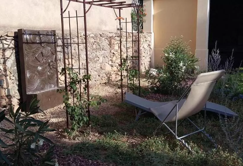 Aamiaismajoitus (B&B) L écrin De L Orb