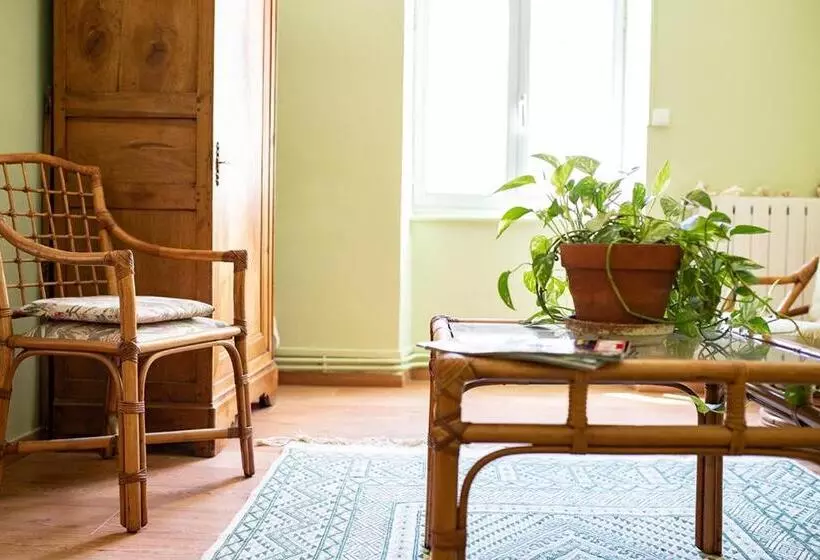 Aamiaismajoitus (B&B) L écrin De L Orb