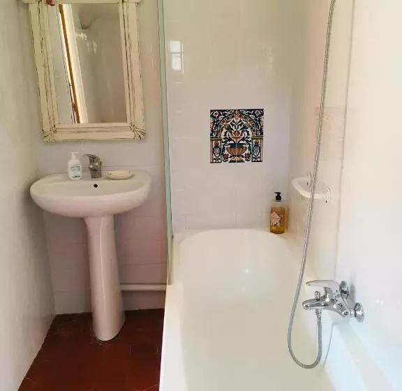 ベッドアンドブレックファースト Le Moulin De La Viorne, Gîte Modulable Avec Piscine En Haute Provence