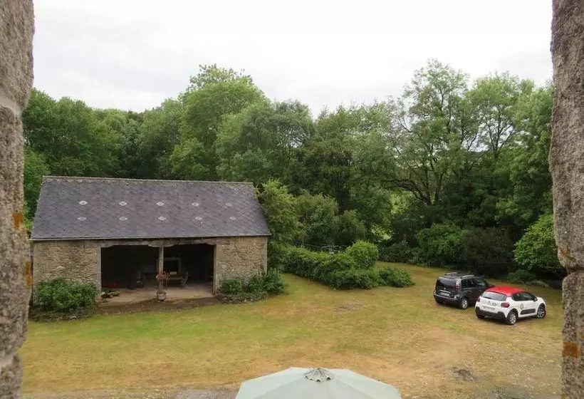 Aamiaismajoitus (B&B) Manoir De Questinguy