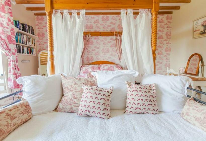 Bed and Breakfast The Old Farm Of Amfreville