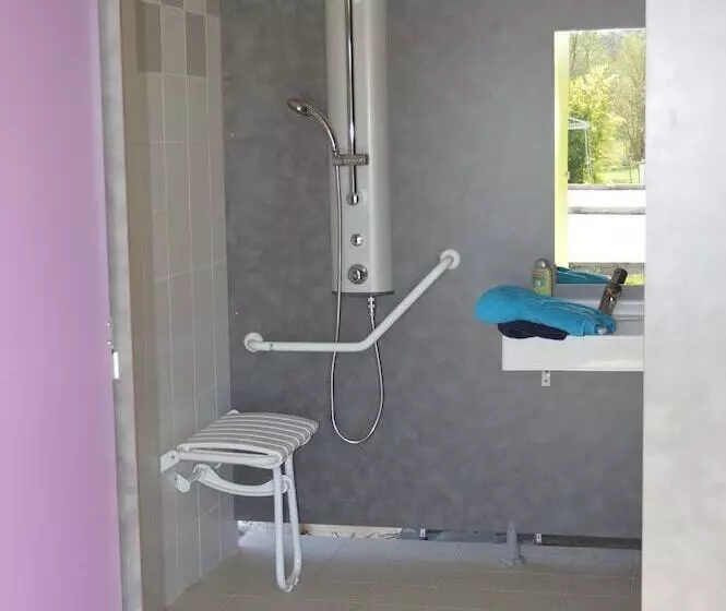 Hotelli Camping Le Petit Lion   Lodges Bois