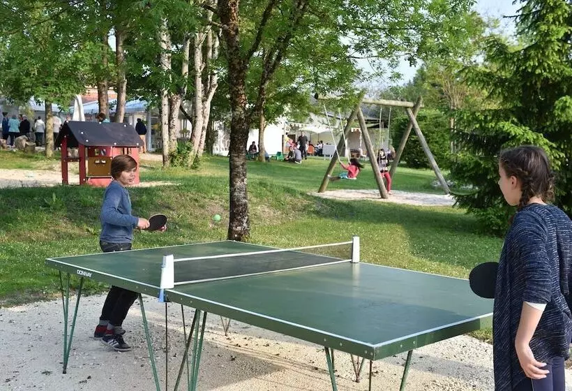 Hotelli Camping Le Petit Lion   Lodges Bois