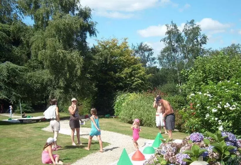 Hotelli Camping Le Val De Landrouet