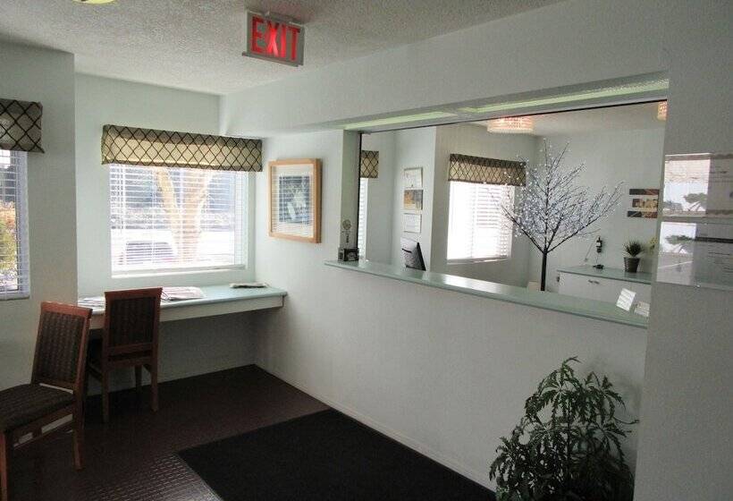 酒店 Lake Cowichan Lodge