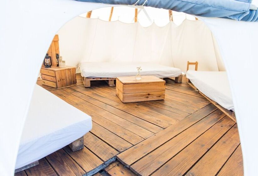 Отель Les Tipis De Bayot