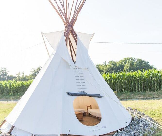 Отель Les Tipis De Bayot