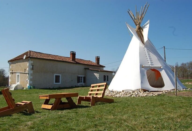 Отель Les Tipis De Bayot