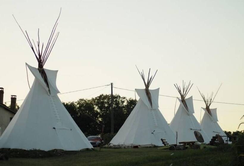 Отель Les Tipis De Bayot