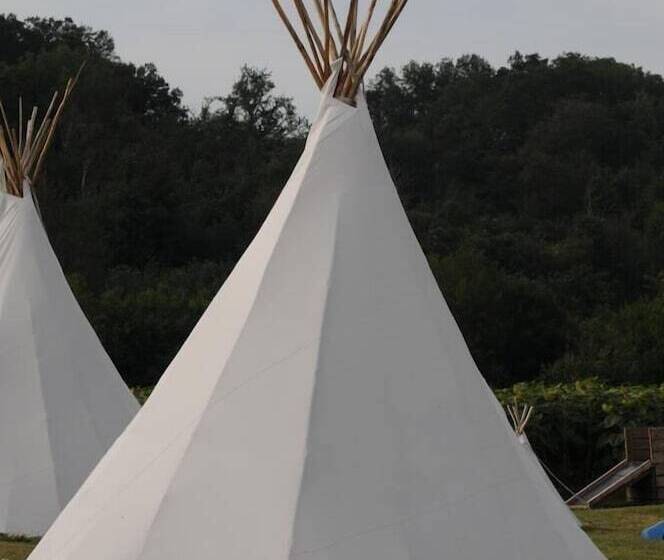 Отель Les Tipis De Bayot