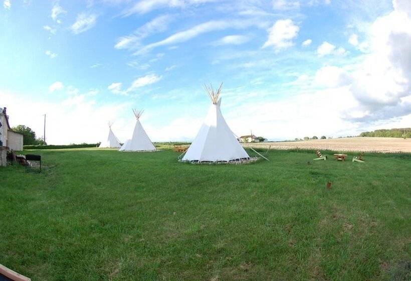 Отель Les Tipis De Bayot