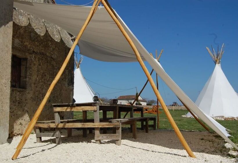 Отель Les Tipis De Bayot