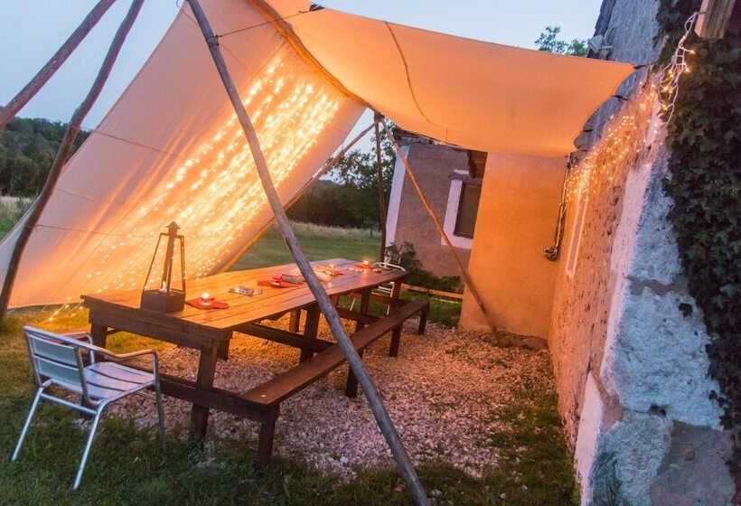 Отель Les Tipis De Bayot