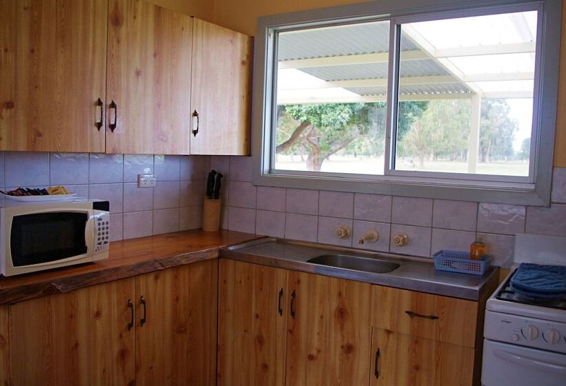 Курорт Kalgan River Chalets And Caravan Park