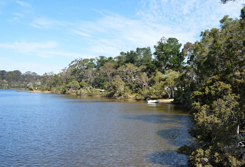 Курорт Kalgan River Chalets And Caravan Park