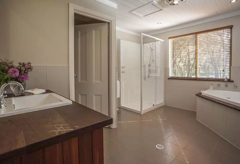 William Bay Cottages