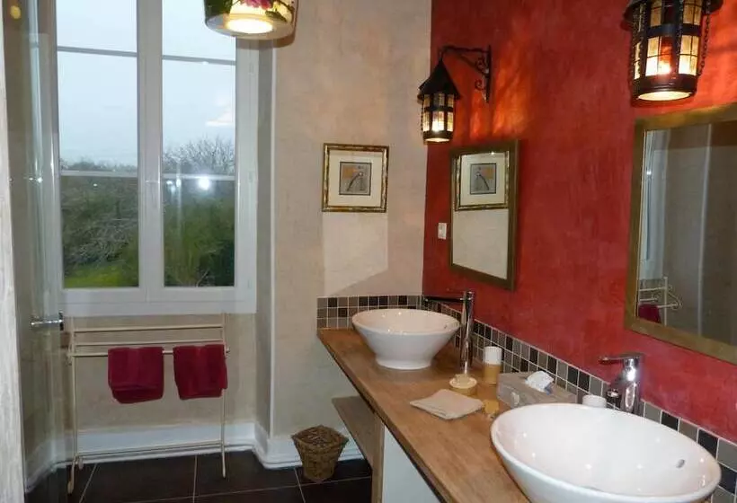 Aamiaismajoitus (B&B) Domaine Des Deux Cedres